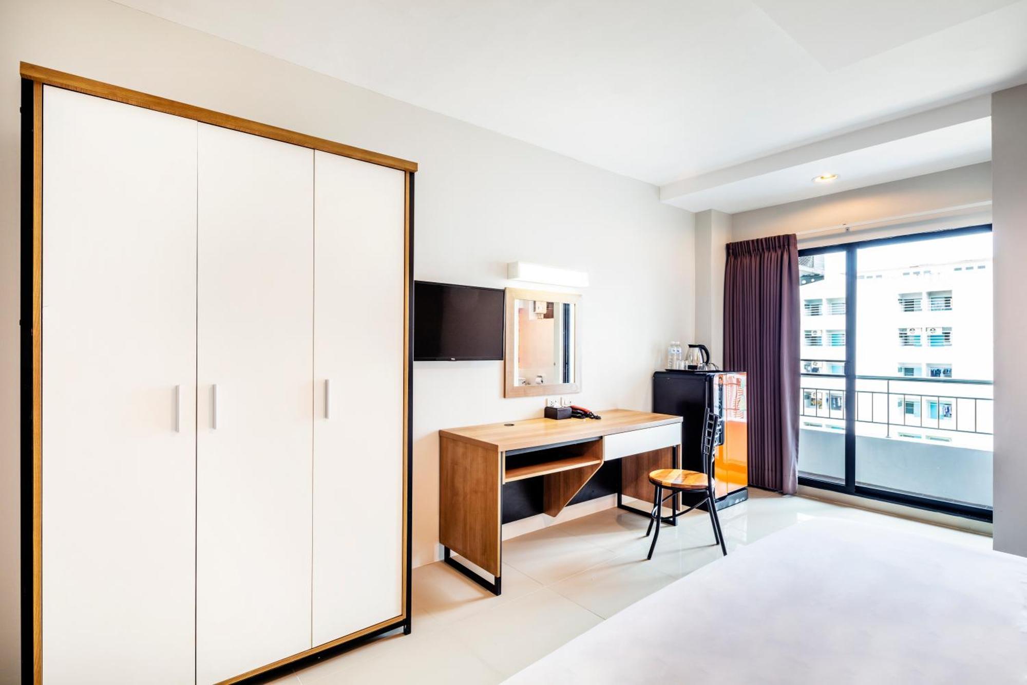 Aliz Hotel Nonthaburi Esterno foto