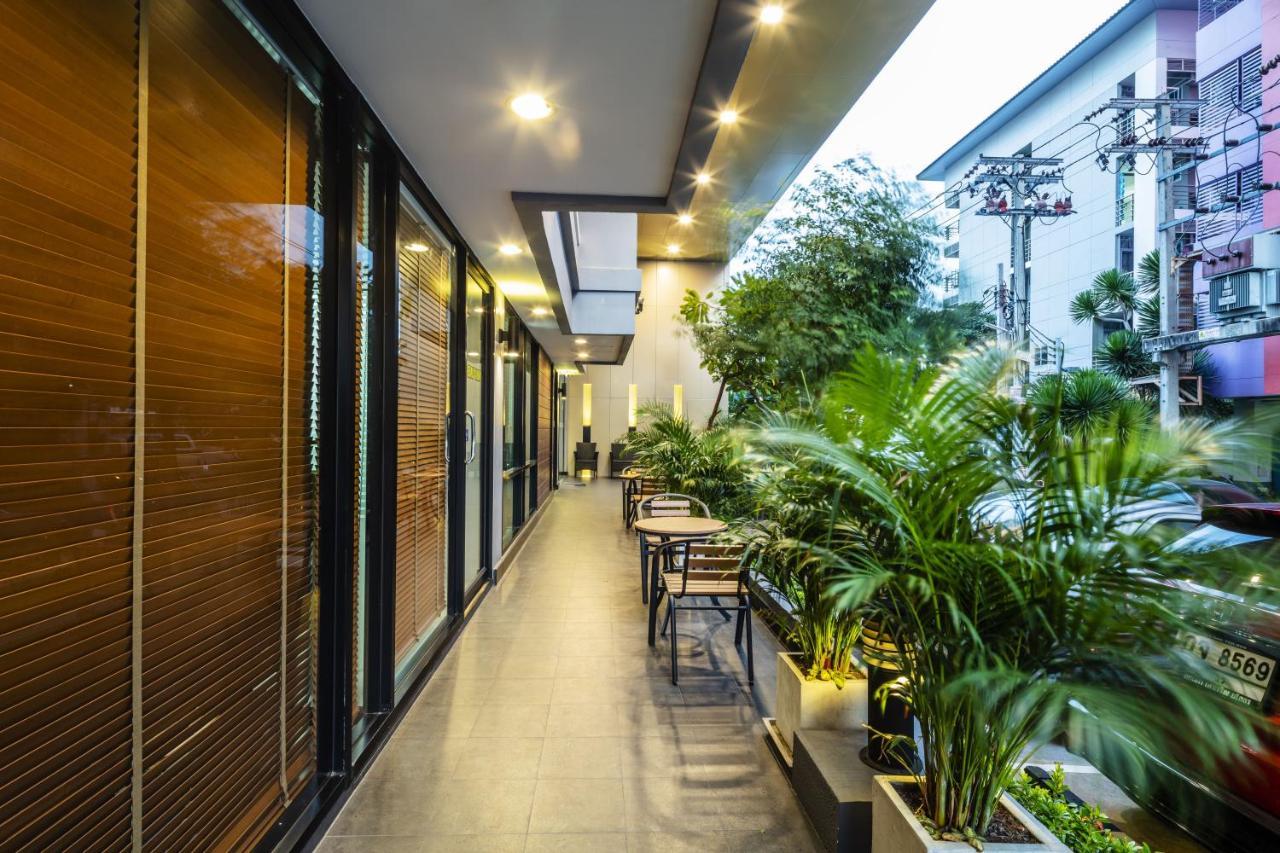Aliz Hotel Nonthaburi Esterno foto